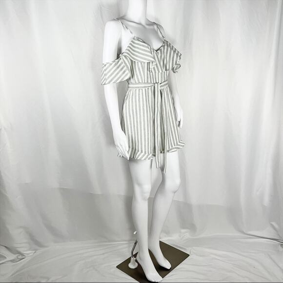 After Market White & Gray Stripe Flutter Cold Shoulder Ruffle Hem Romper SzS NWT - Picture 8 of 16